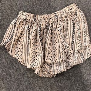 Women’s Lira Medium Cream/Black Shorts